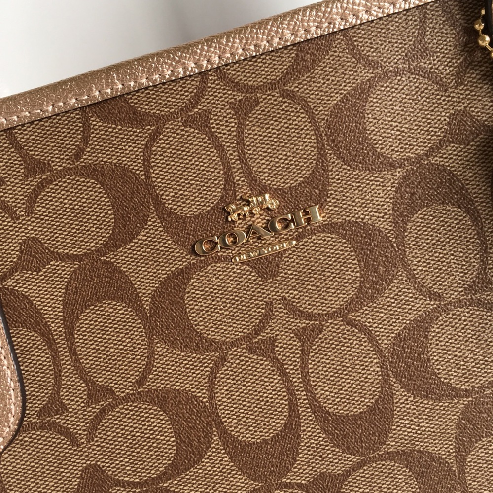 CITY ZIP TOTE IN SIGNATURE CANVAS - Picture 2 of 7